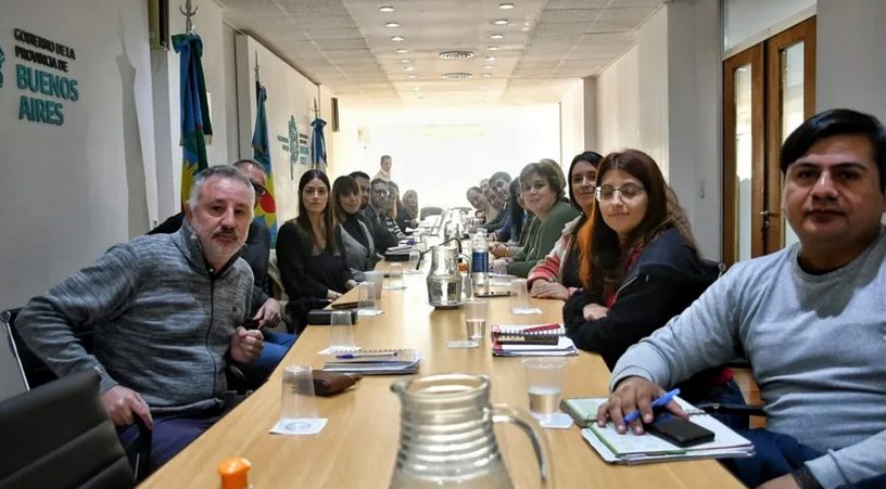 La Provincia acordó con los gremios estatales un 20% de aumento y se reúne con los docentes