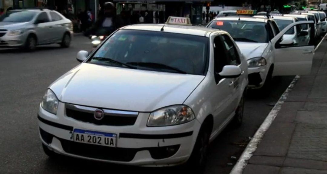 Piden un aumento de taxis y remises en la ciudad