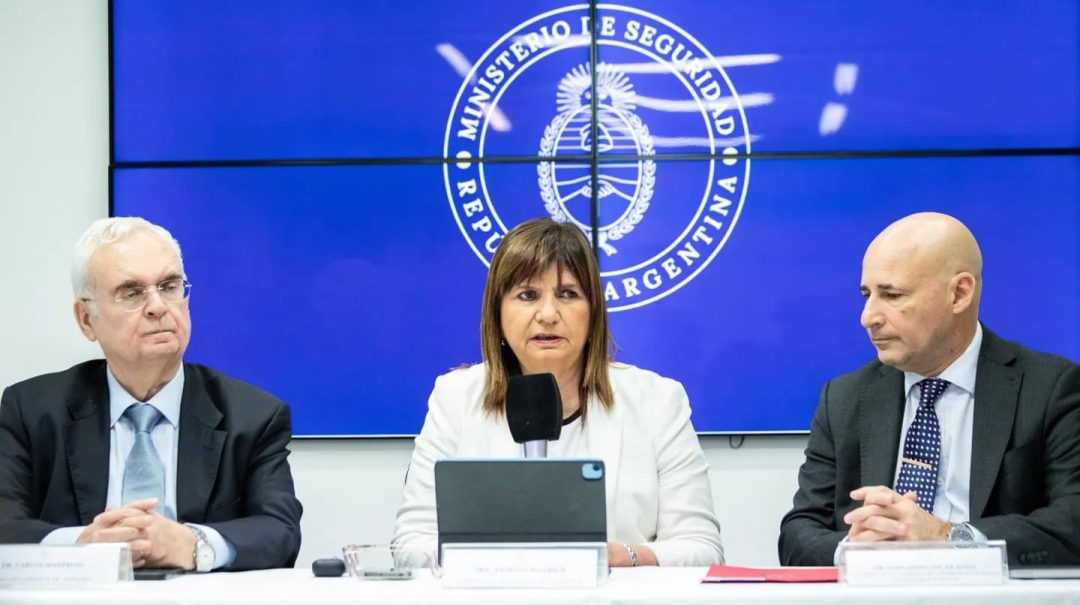 Patricia Bullrich presentó un nuevo reglamento para el uso de armas en las Fuerzas Federales