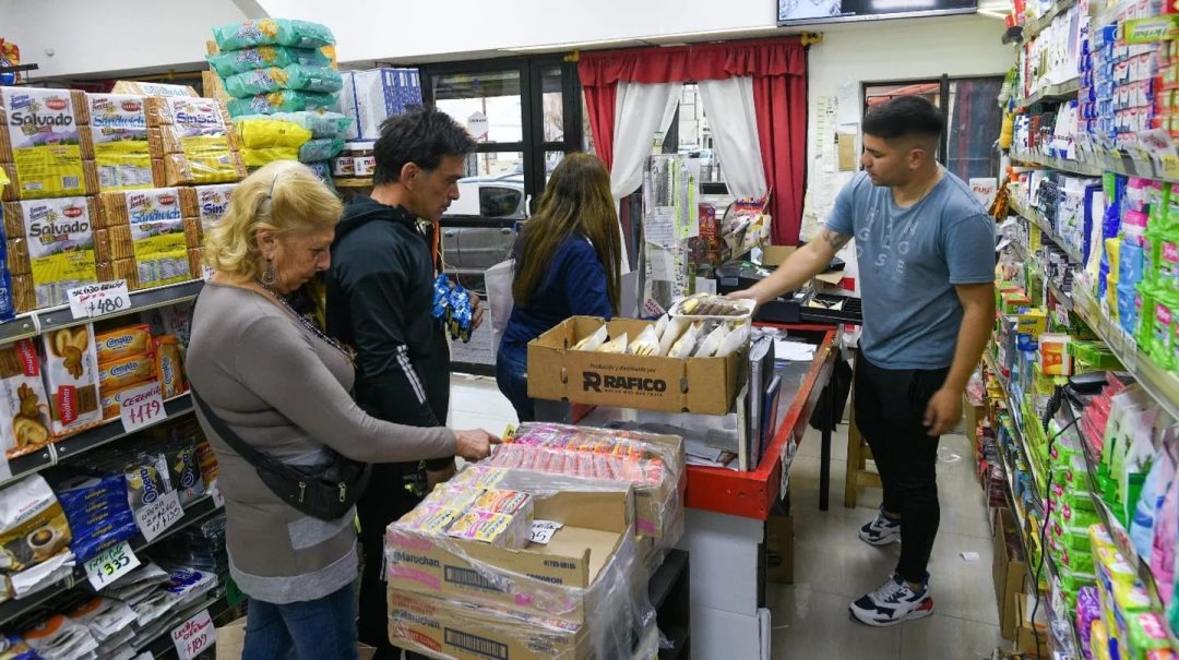 Con varios días sin operaciones y demoras en la entrega de mercaderías, las ventas cayeron 25,5% en febrero