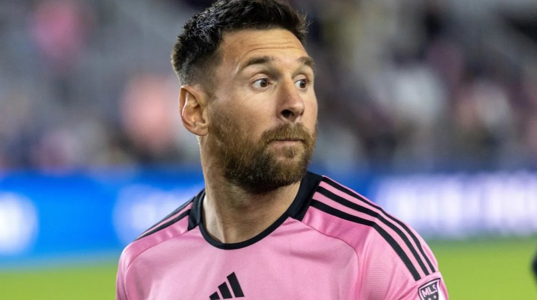 Lionel Messi le pegó un pelotazo a una nena y la reacción del padre se volvió viral
