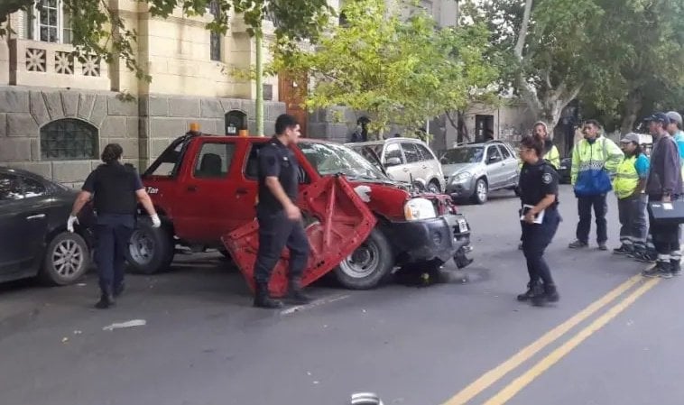 Maldita camioneta: los antecedentes del vehículo que atropelló y mató a una motociclista