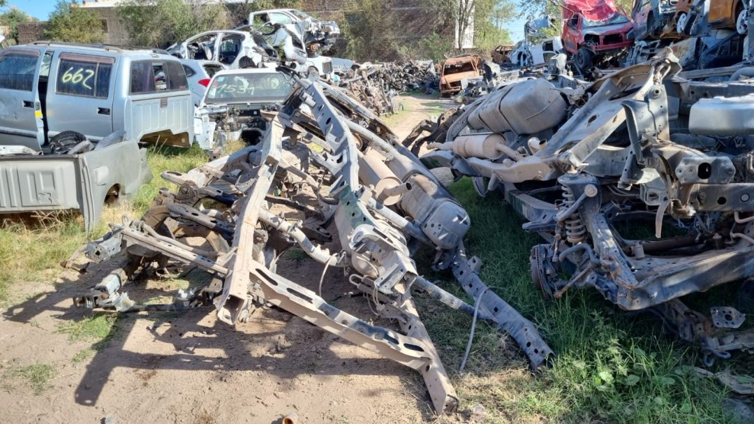 Un hombre resultó aplastado por varias carrocerías en un desarmadero.