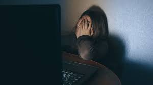 Violencia de género digital: el 65% de las mujeres y niñas que usan redes sociales sufrieron acosos y amenazas