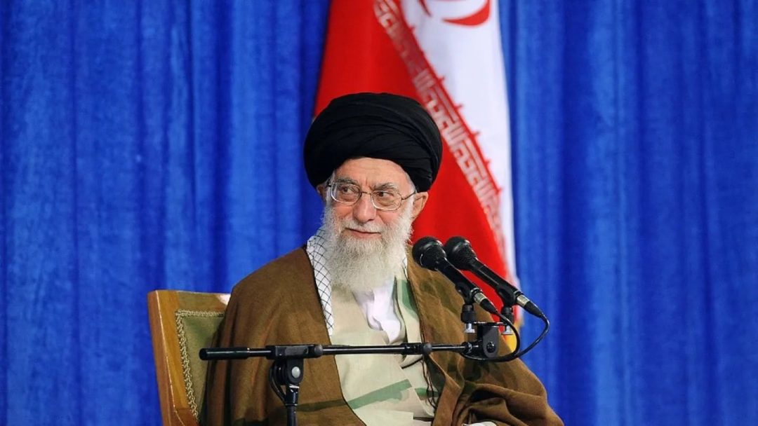 El líder de Irán publicó un provocador mensaje un día después del ataque a Israel: “Jerusalén será musulmana”