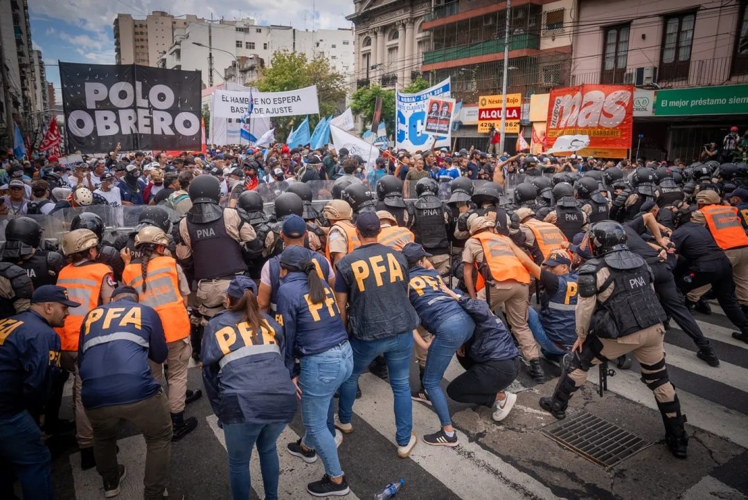 Los piqueteros confirmaron una nueva movilización y el Gobierno enfrenta otra semana de tensión en la calle