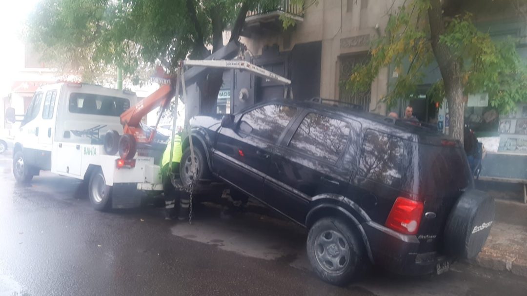 Una mujer demorada por agredir a la policía mientras le secuestraban su camioneta