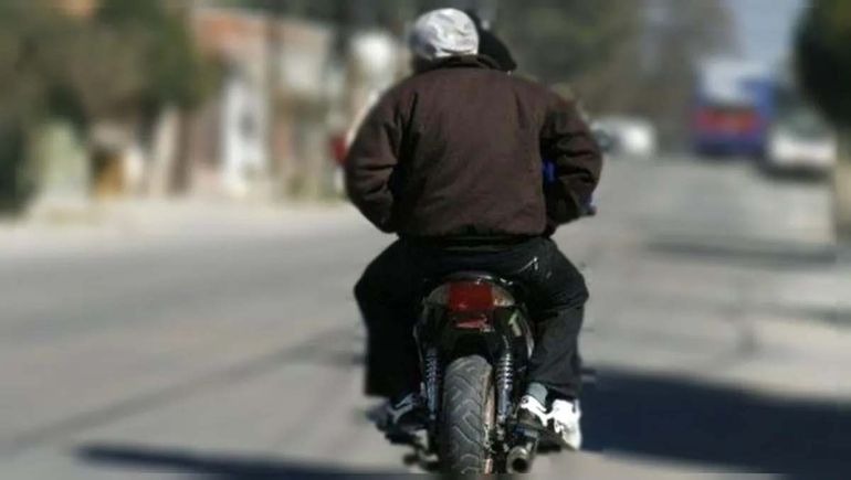 Atacados por motochorros: denuncian varios robos en el barrio San Martín y Colón