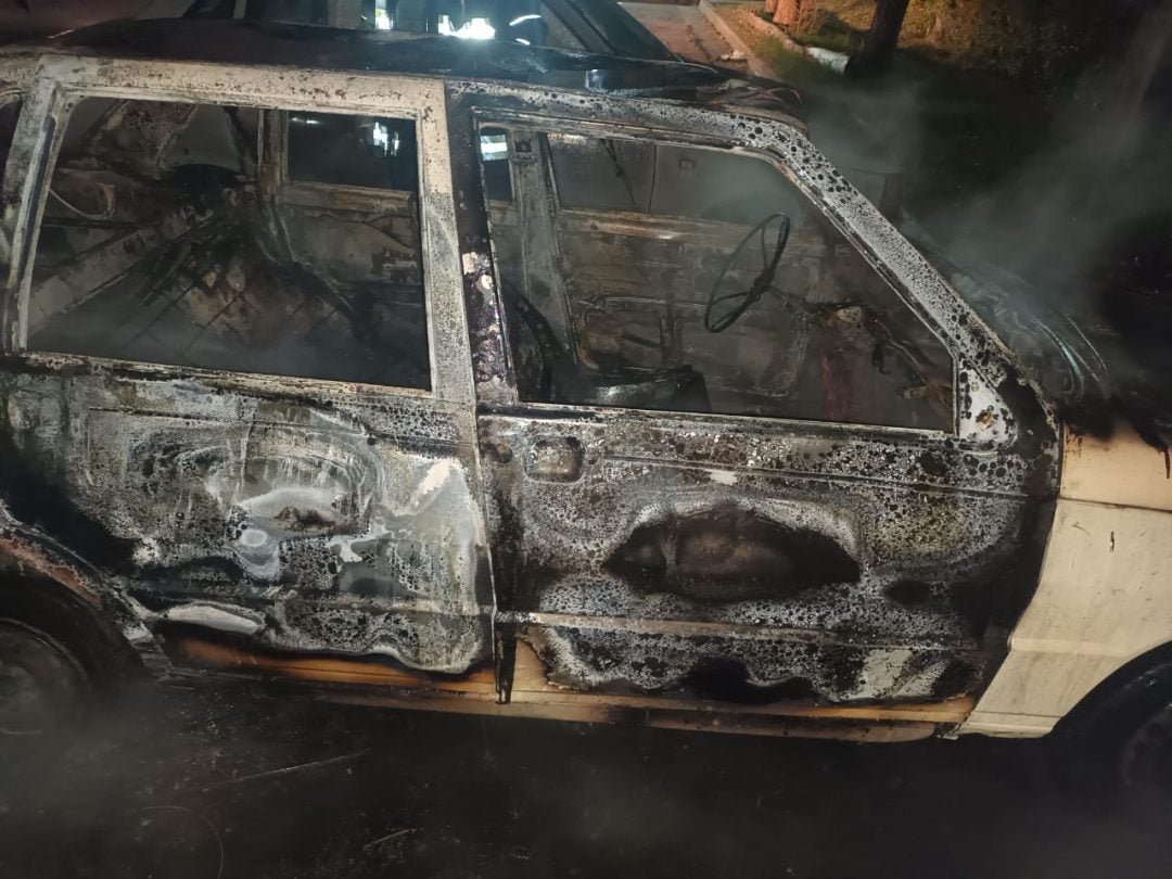 Dos autos quemados en el Barrio Rucci