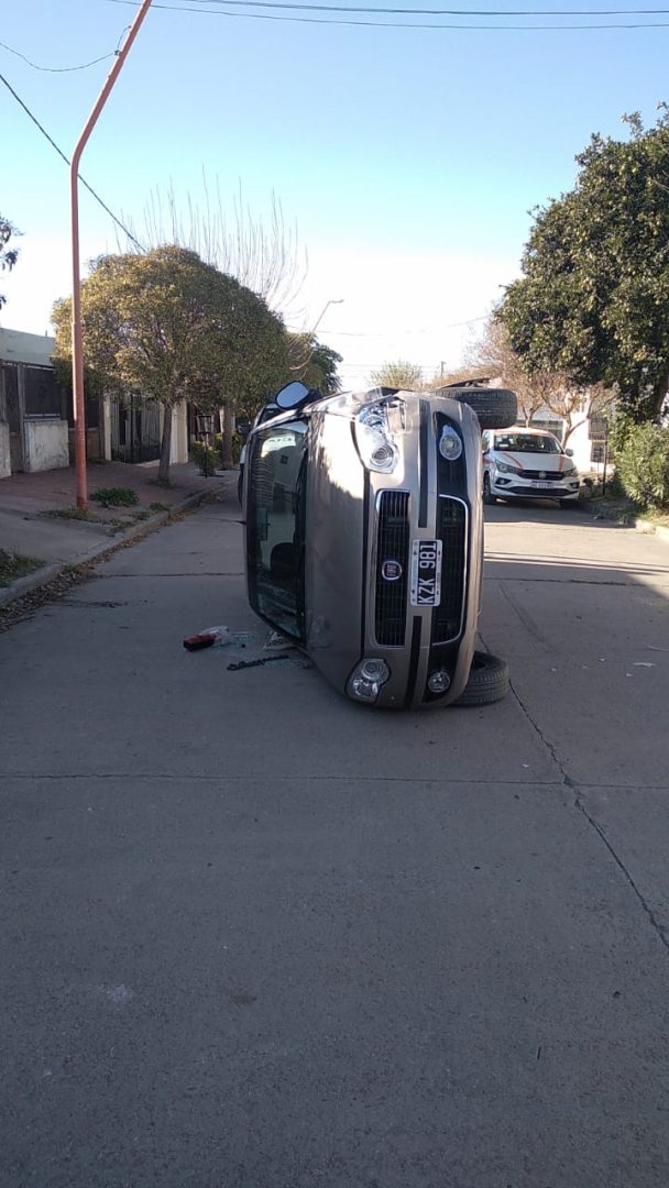 Vuelco de un auto. Sin heridos
