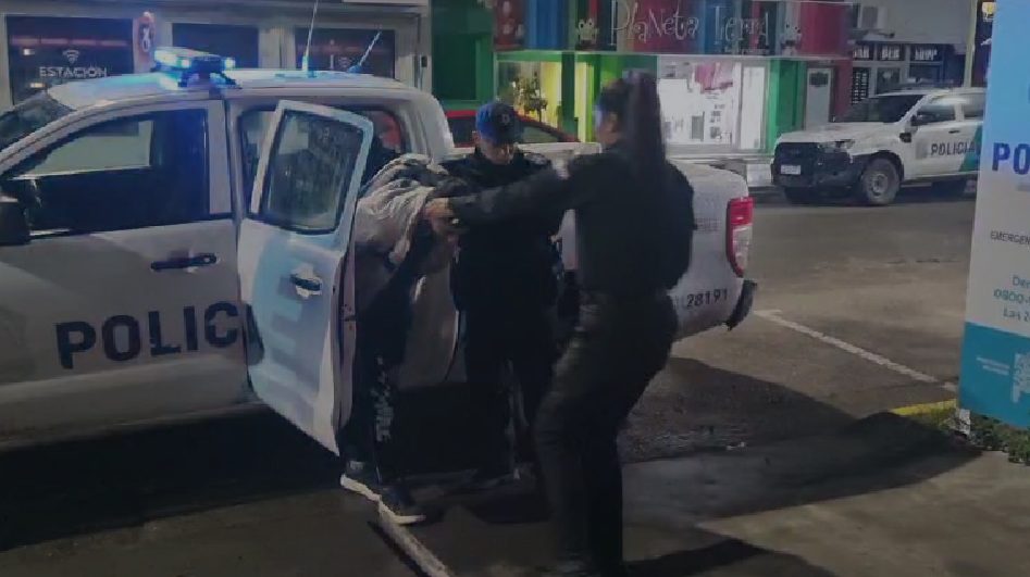 Detuvieron en Bahía a un delincuente que asaltó y maniató a un comerciante cerca de Médanos