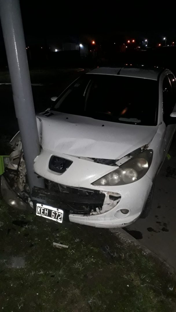 Chocó contra una columna de alumbrado