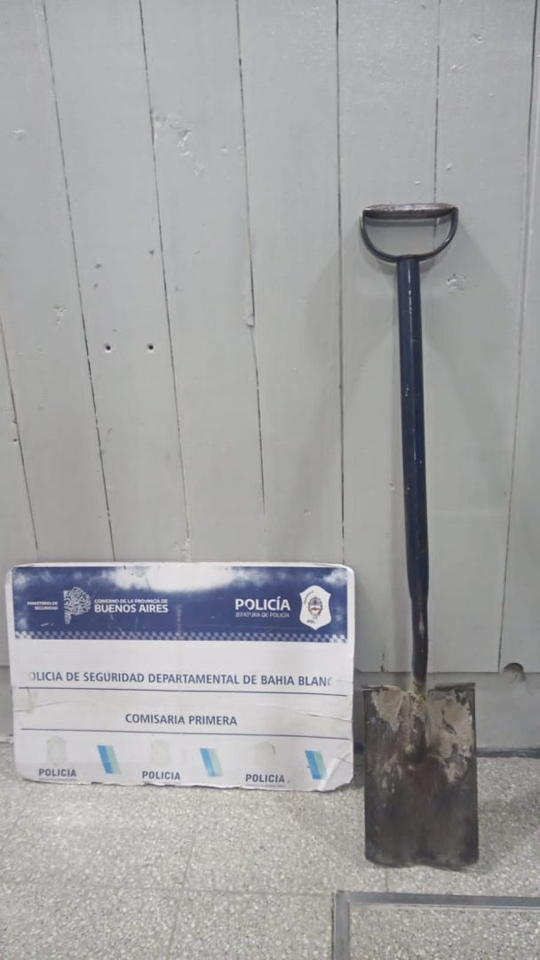 Por falta de pago, dueño de departamentos e inquilino se agreden con una pala y golpes de puño