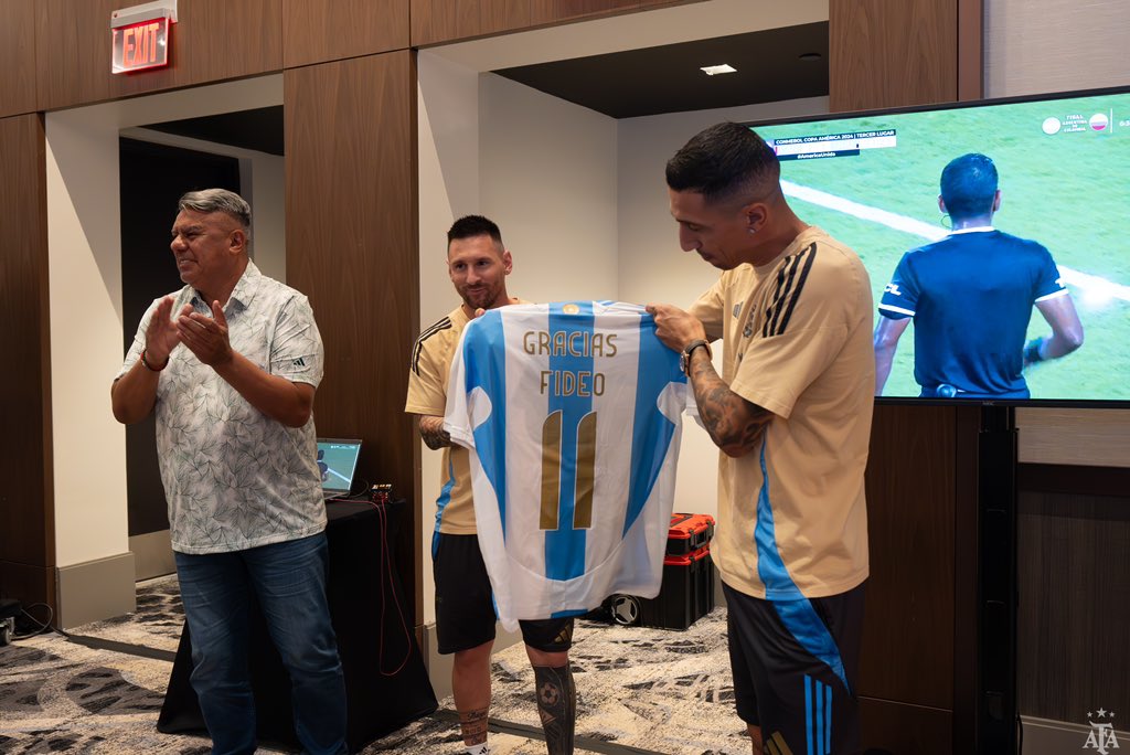 La Selección Argentina despidió a Ángel Di María con regalos y muchas emociones