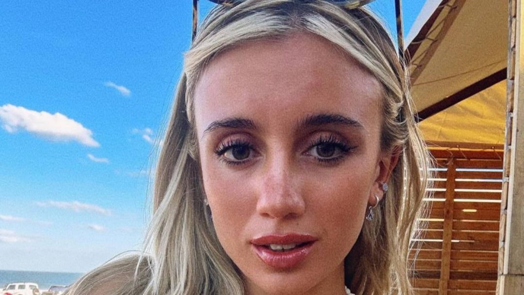 Morena Beltrán subió la temperatura de Miami con una microbikini blanca