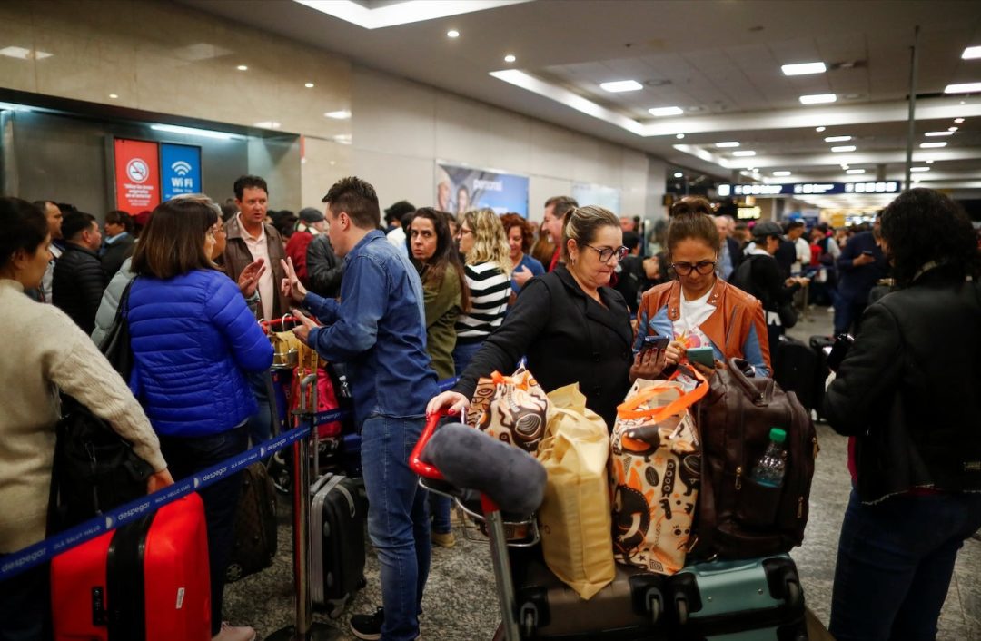 Por un problema técnico, hay demoras en los vuelos de Aerolíneas Argentinas en todos los aeropuertos del país