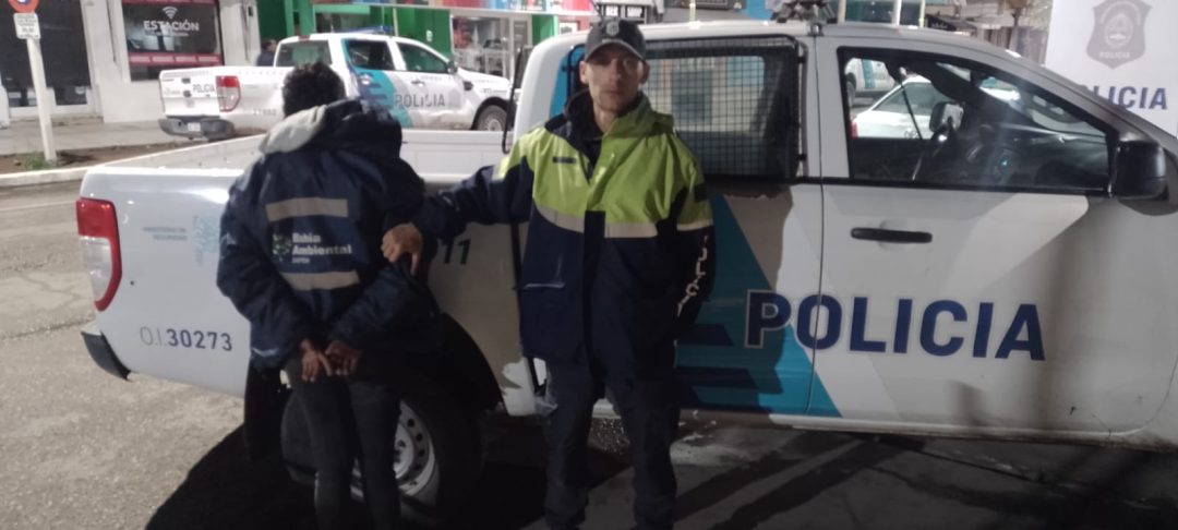 Se pelearon entre ellos: lo detuvieron por agredir a su hermana