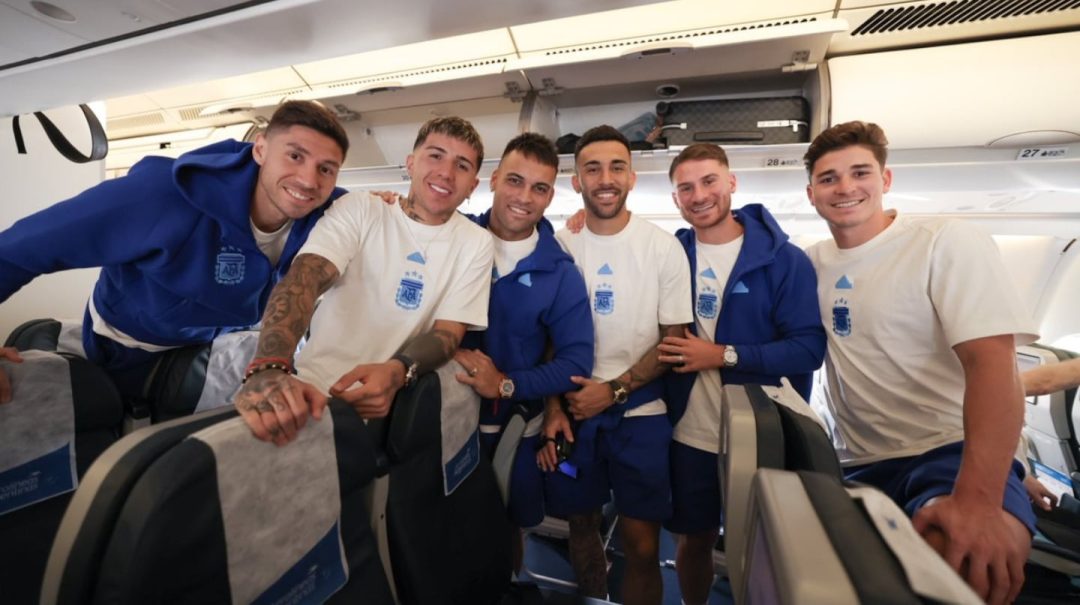 La Selección argentina llegó a Colombia: Lionel Scaloni define el equipo para ir en busca de un nuevo triunfo