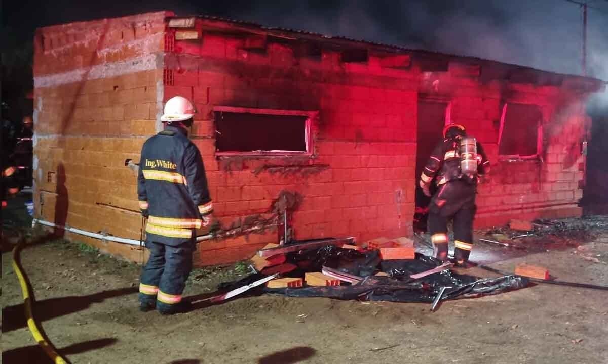 Pérdidas totales en una vivienda de Ingeniero White tras un incendio