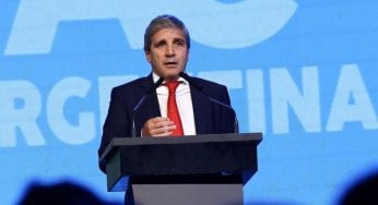 Luis Caputo dio detalles de la medida para desregular el uso de dólares