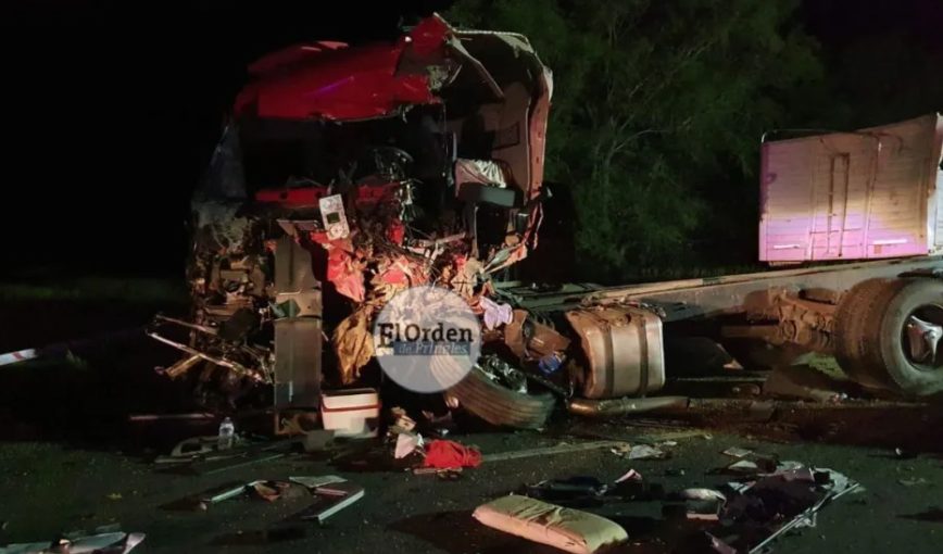 Un muerto y dos heridos por un choque frontal de camiones en la ruta 51