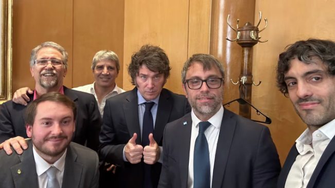 El Gobierno anunció que eliminará impuestos para la compra de autos y motos