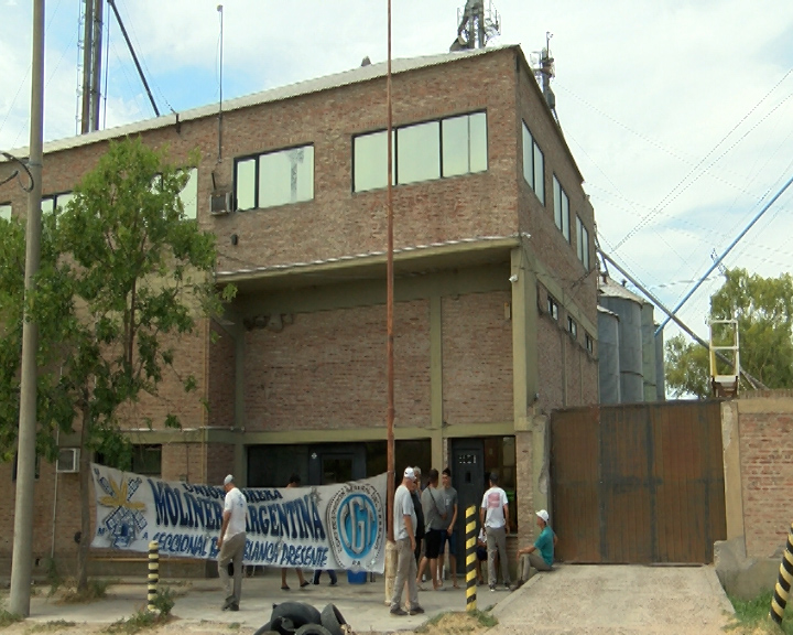 Descontento y preocupación en el Molino Harinero de Cerri tras ocho despidos