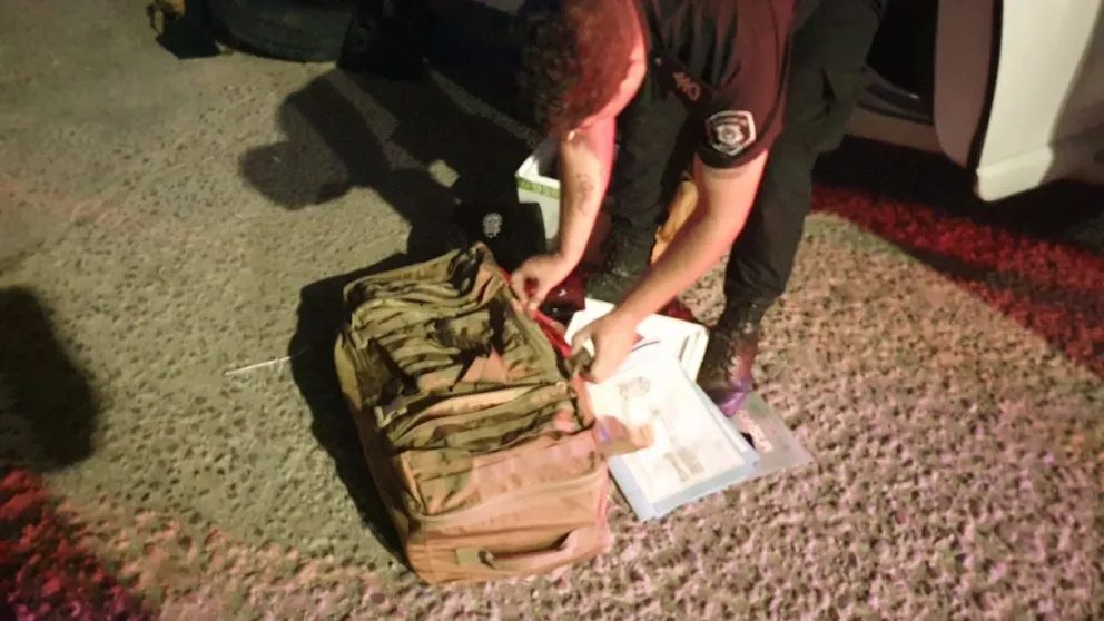 Tras una persecución en la ruta, detuvieron a cuatro personas que salieron con bolsos llenos de dinero de una financiera