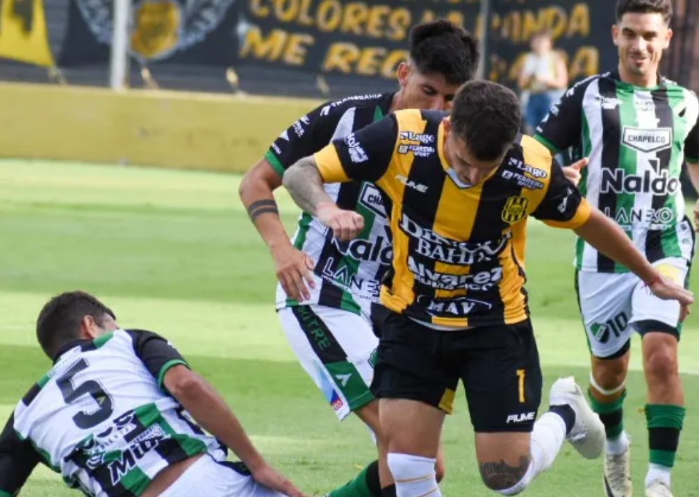 Olimpo y Villa Mitre igualaron sin goles en el primer clásico del año