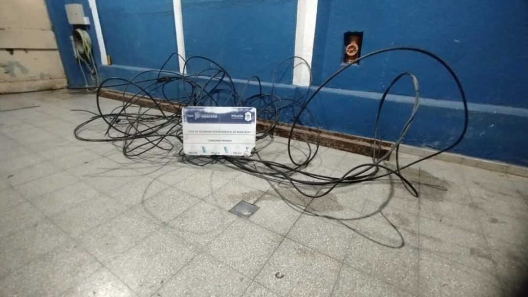 Detenidos por intentar robar cables de las columnas de alumbrado público