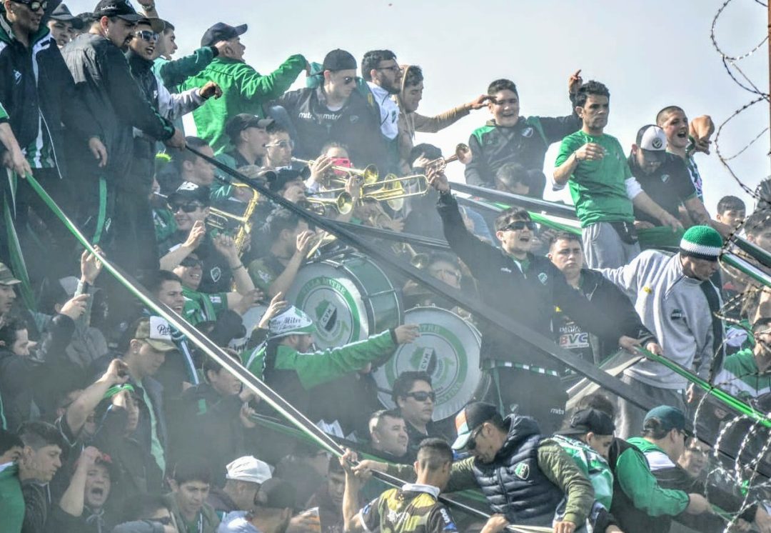 Villa Mitre se prepara para un nuevo desafío copero y los hinchas ya van por su entrada