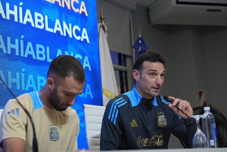 Lionel Scaloni confirmó la noticia en una conferencia de prensa junto a jugadores bahienses de la selección.