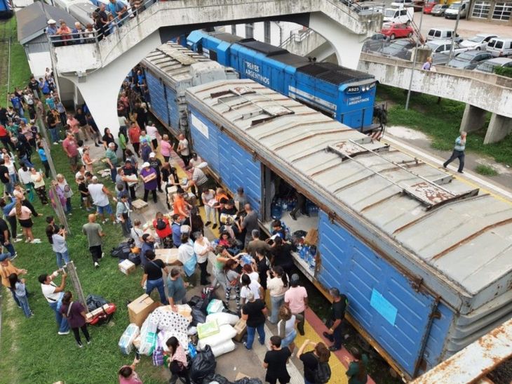 El último tren solidario trasladó dos toneladas de mercadería a Bahía Blanca.