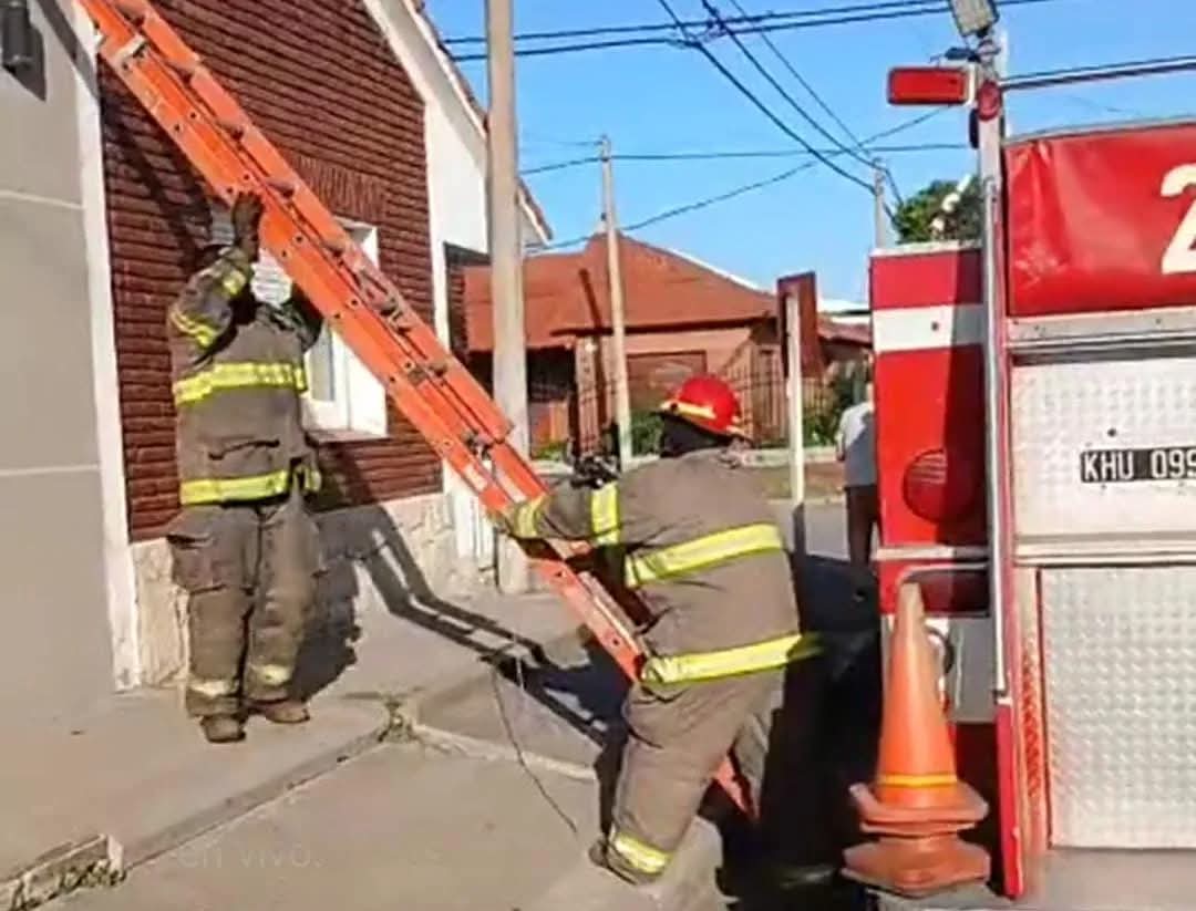 Un hombre resultó con quemaduras en su cuerpo mientras colocaba membranas en un techo