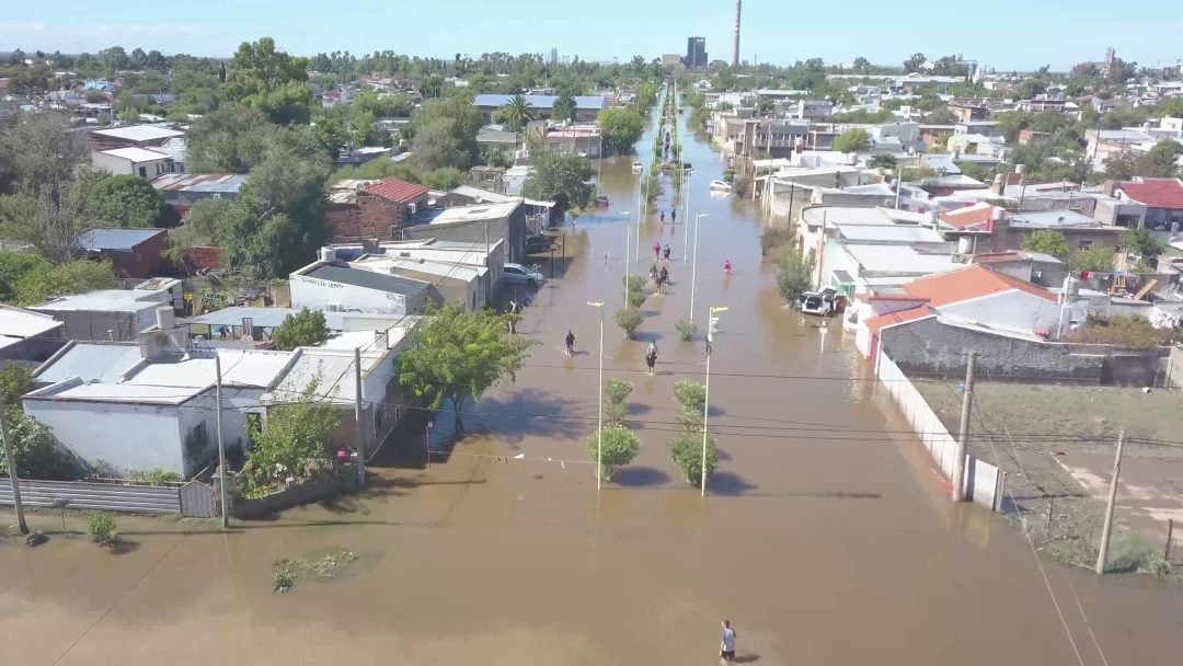 “La gota que rebalsó el vaso”: Vecinos de Ingeniero White denuncian abandono del municipio tras la inundación