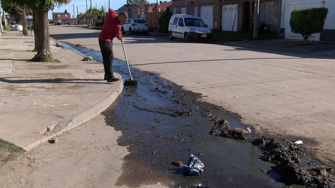 Desborde cloacal en barrio Noroeste: “Desde hace 3 años convivimos con esta situación”