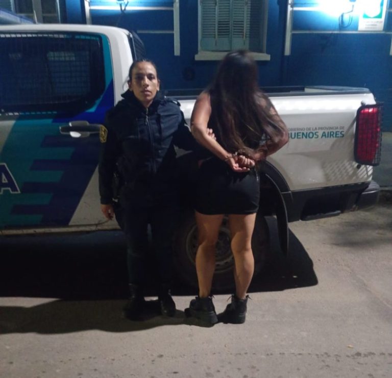 La sacaron de un boliche y se peleó con la policía