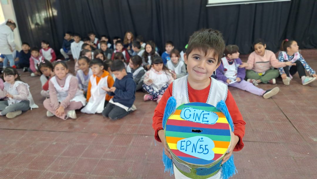 127 chicos de la Escuela 55 se preparan para volver al cine