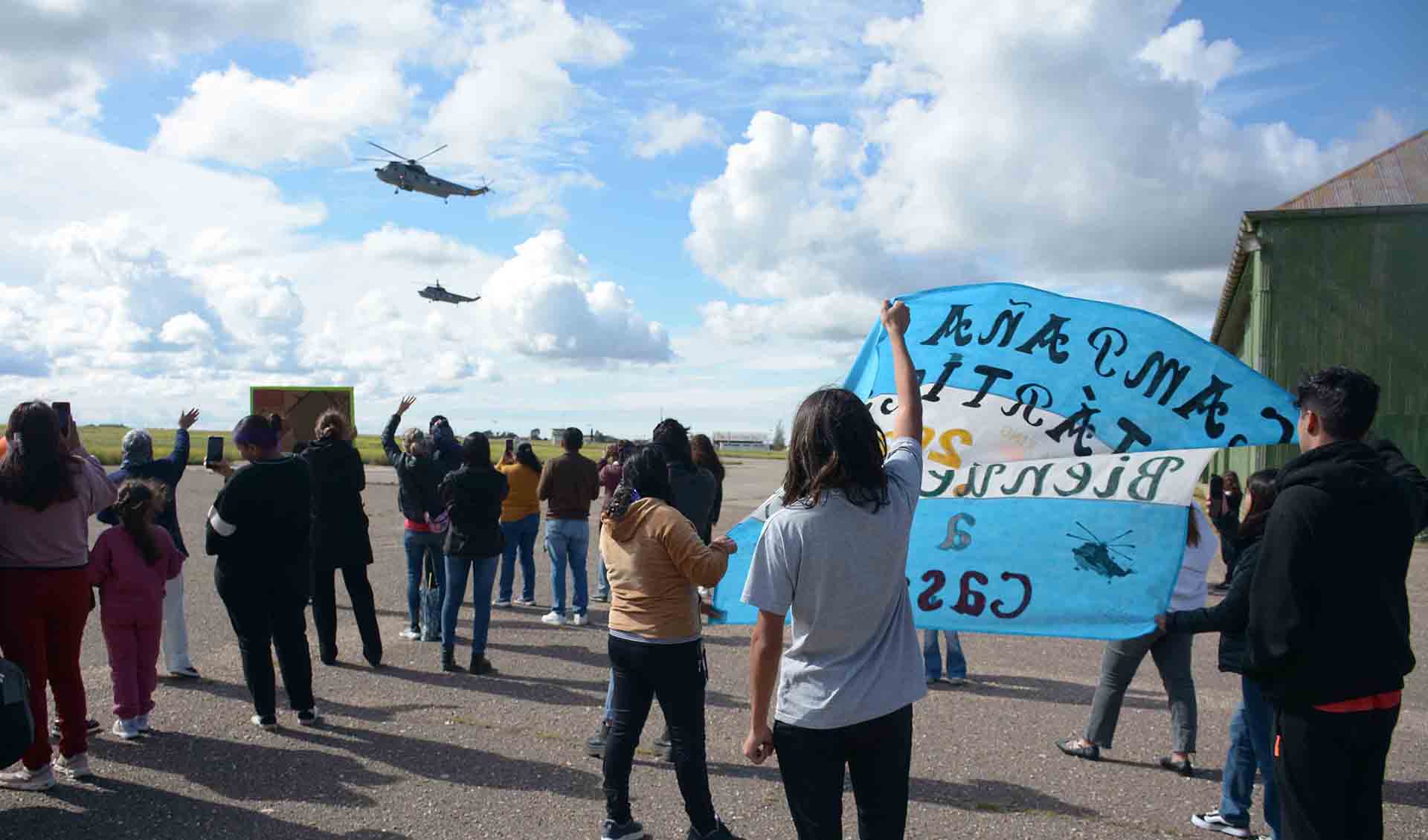 Los helicópteros Sea King arribaron a la Base Aeronaval Comandante Espora tras operar con el rompehielos Almirante Irizar