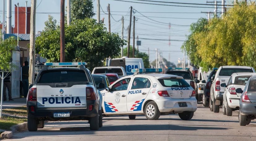 Un hombre descubrió a su mujer teniendo relaciones con un amigo debajo de un árbol y lo mató a puñaladas