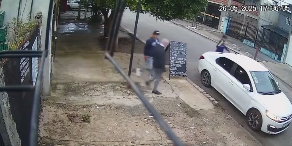 Video impactante: delincuentes le apuntaron a una nena de 13 años durante un brutal asalto en Ingeniero Budge