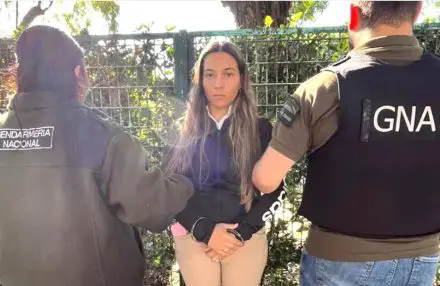 MUJER NARCO