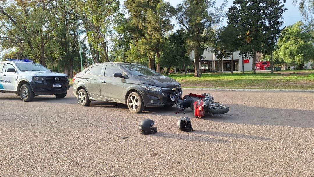 Un choque en el Parque de Mayo dejó a un motociclista herido y trasladado al Hospital Municipal