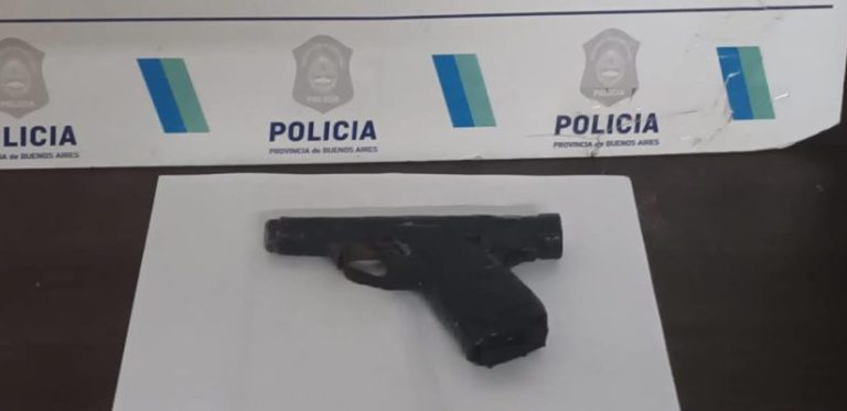 Detuvieron a dos menores de 15 años que circulaban a la madrugada con un arma tumbera