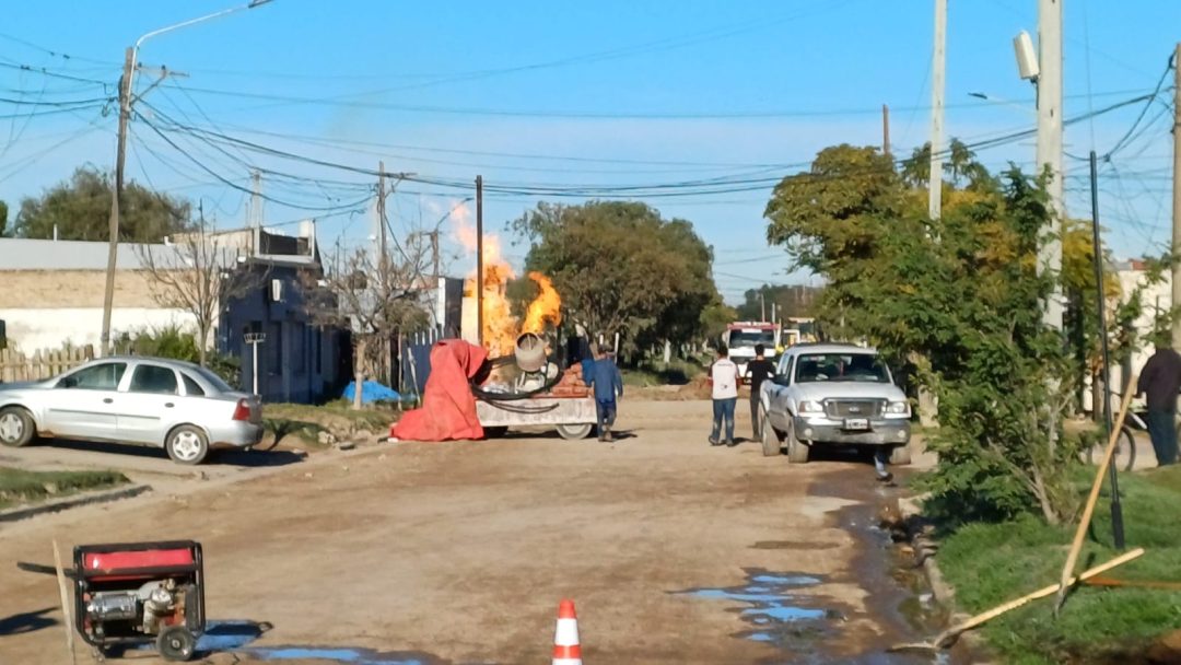 Una pérdida de gas por un caño roto generó una llamarada en Facundo Quiroga y Nicaragua