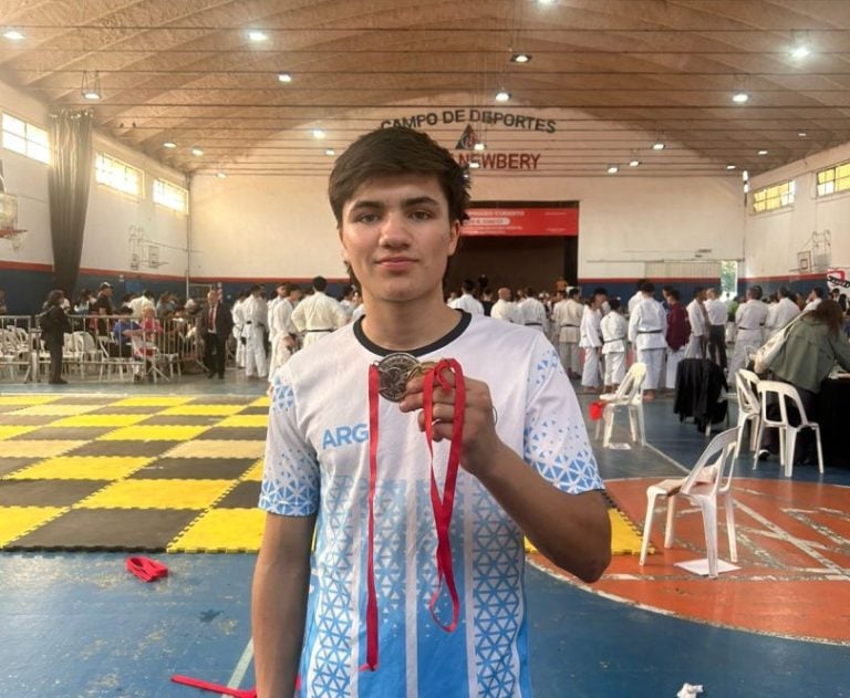Karate: Lautaro Fueyo se consagró campeón en kumite y subcampeón en kata en Córdoba