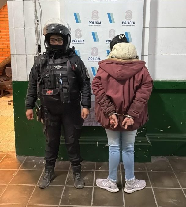 Detienen a dos jóvenes en pleno intento de robo de una moto en el centro de Bahía Blanca