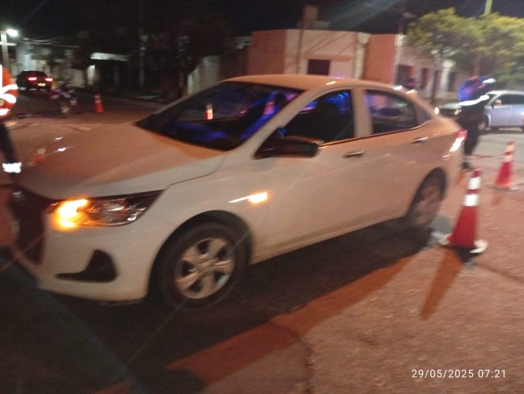 Accidente en Avellaneda y Blandengues: una motociclista sufrió fractura de tobillo
