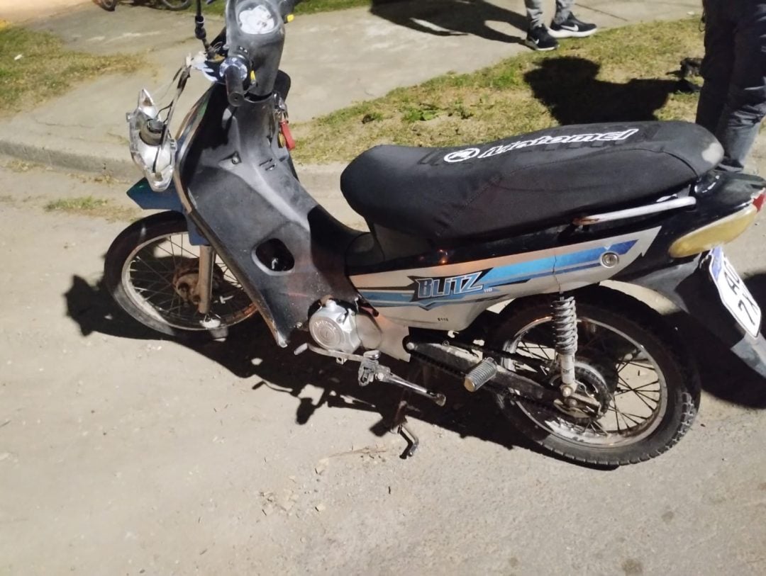 Accidente en 1 de Marzo y Nicaragua: motociclista resultó herido y el otro escapó del lugar