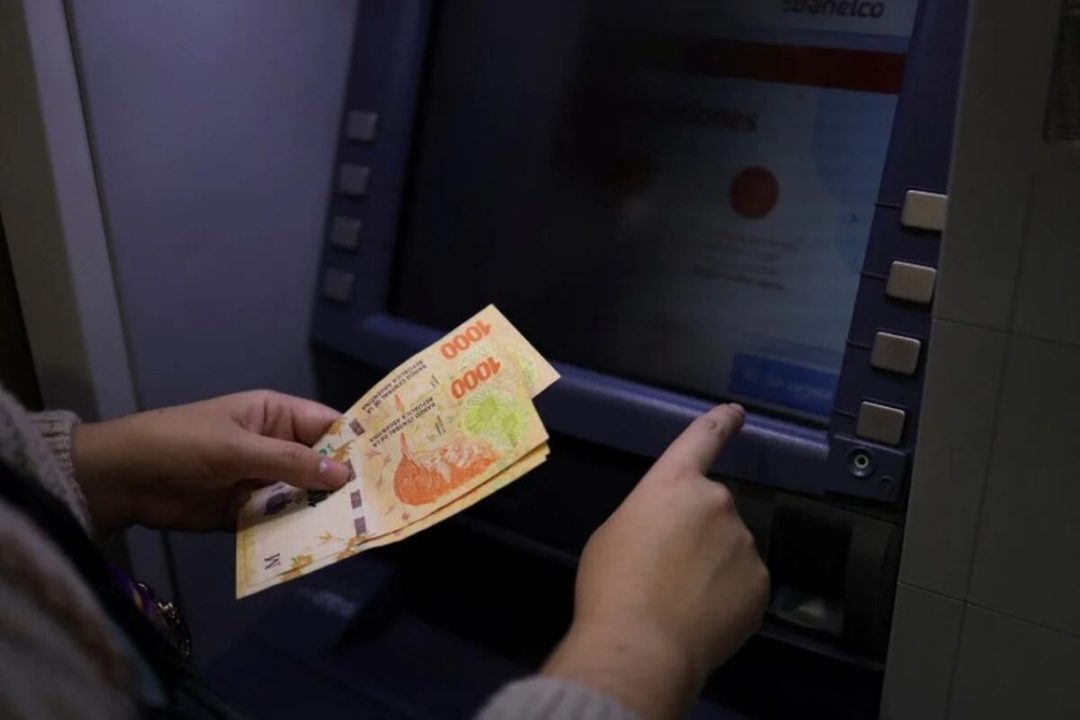 Cajeros automáticos: cuánto dinero se puede extraer por día en cada banco en mayo de 2025